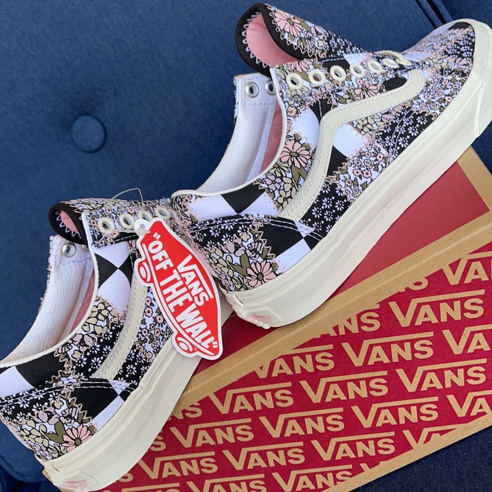 Vans Women’s Old Skool Patchwork Floral Sneakers - Picture 15 of 16